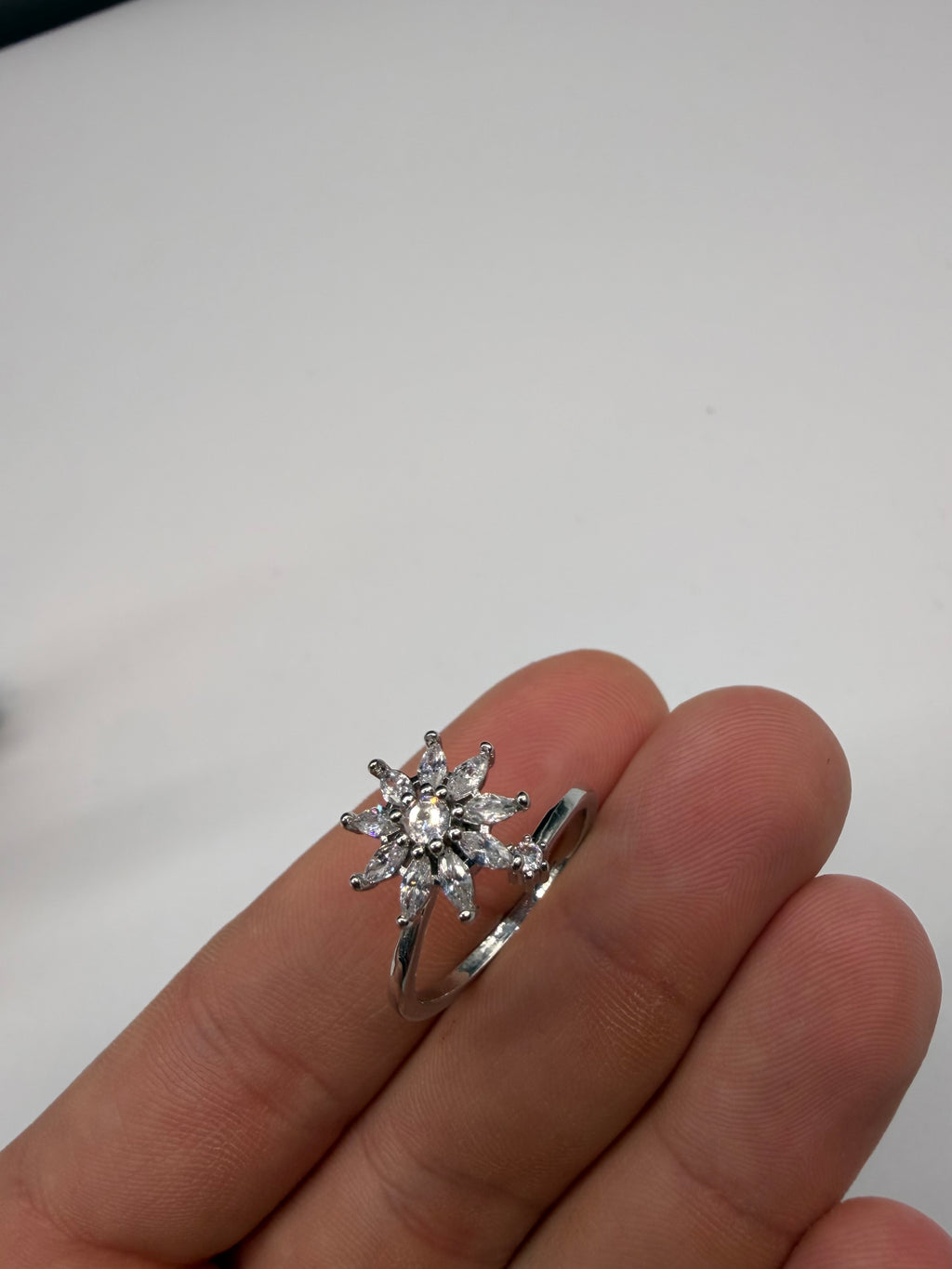 Pierścionek Antystresowy z Kwiatkiem